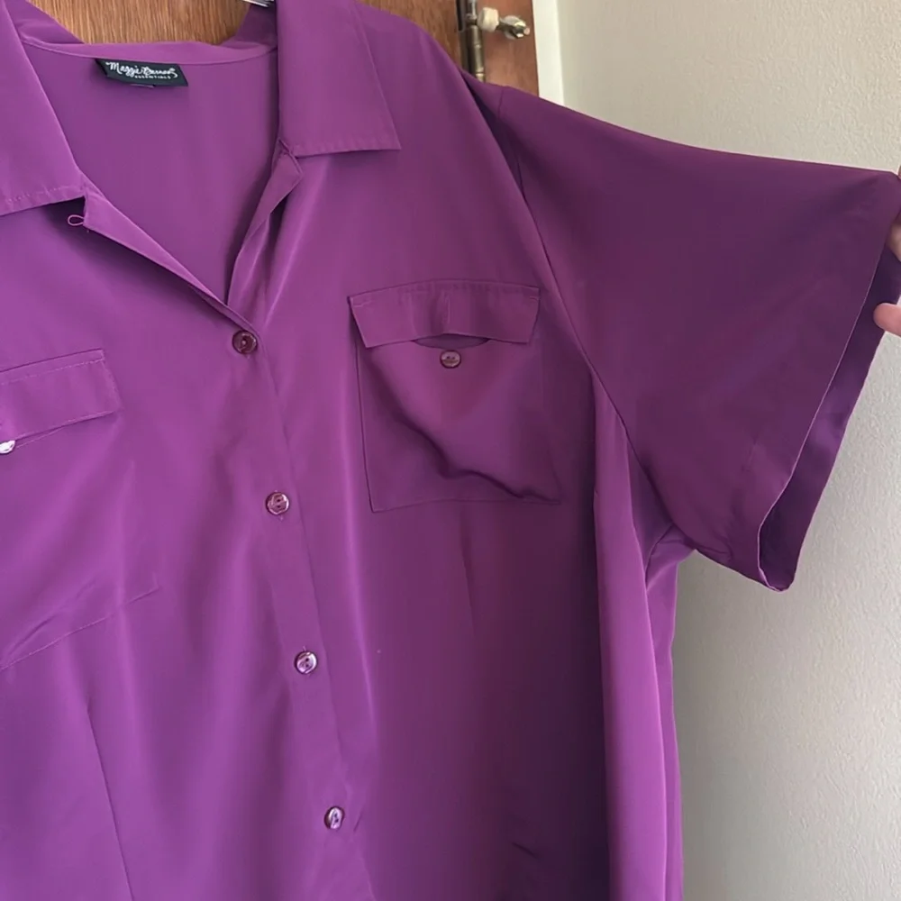 NWOT Women’s 3X Maggie Barnes Essentials Purple Button front Blouse with Pockets - Picture 4 of 5